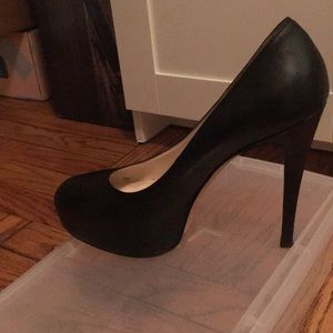 Black pumps, soft matte leather.